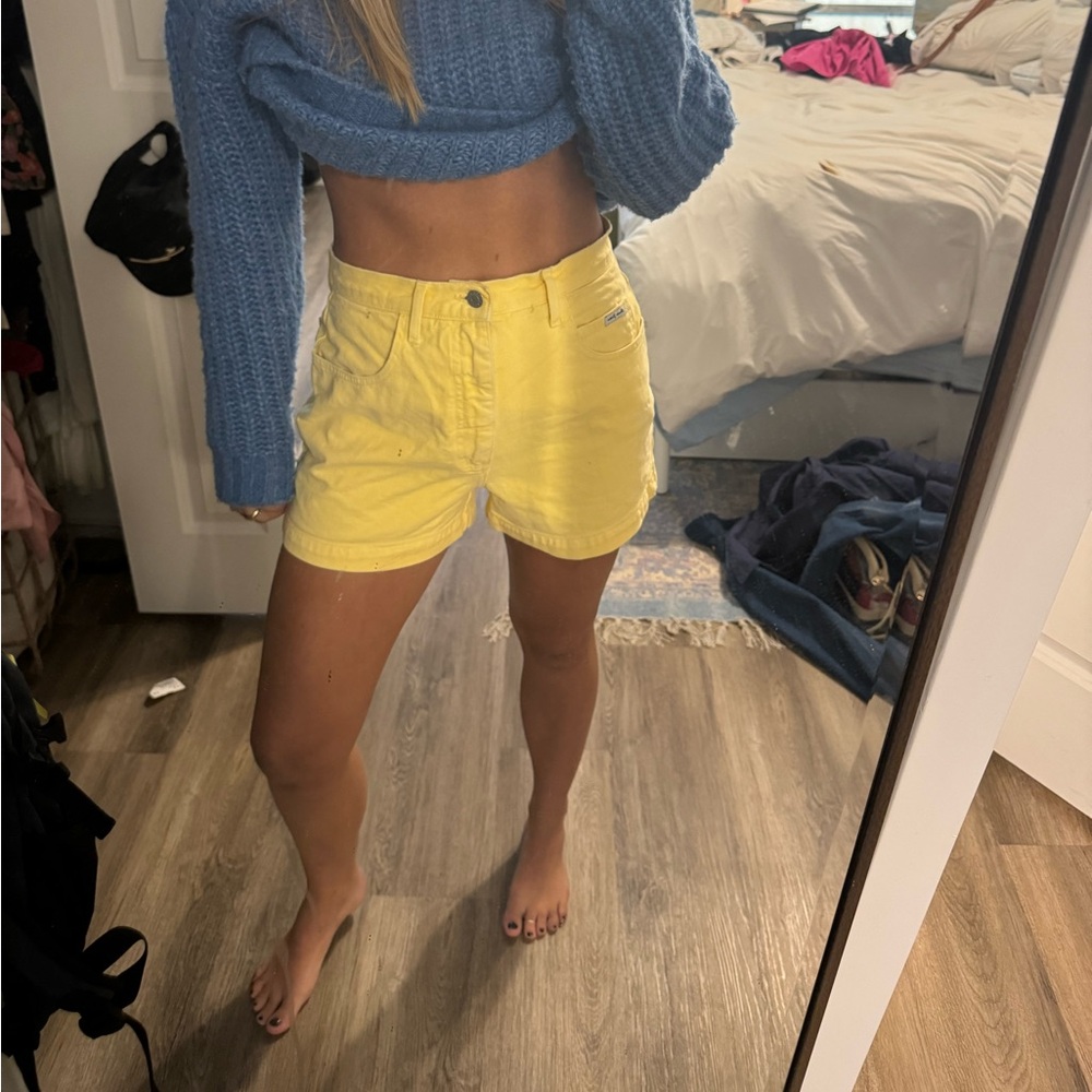 Vintage yellow guess shorts